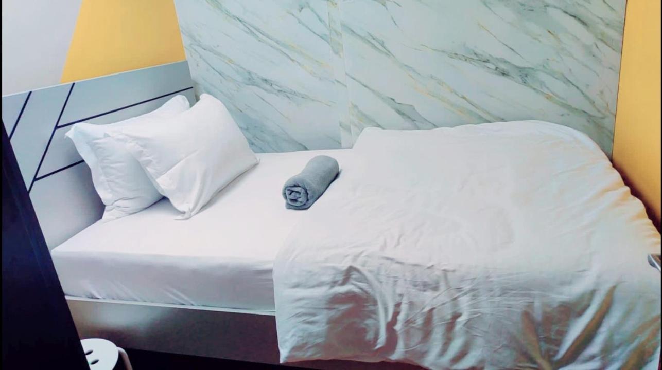 Urban Panda Skyview Homestay Jbr دبي الغرفة الصورة